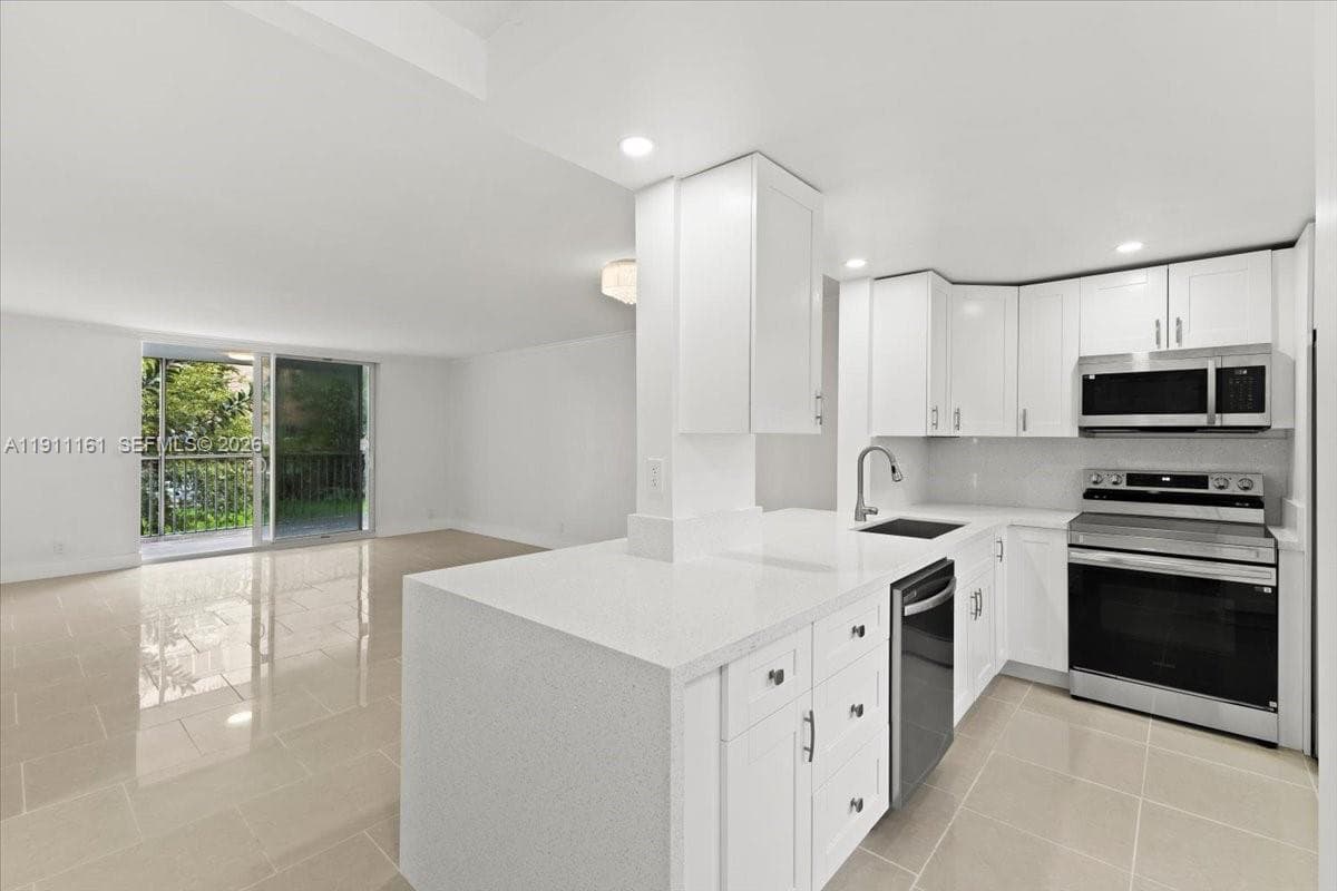 Meadowbrooks bldg L · #201 in Hallandale Beach - Photo 12