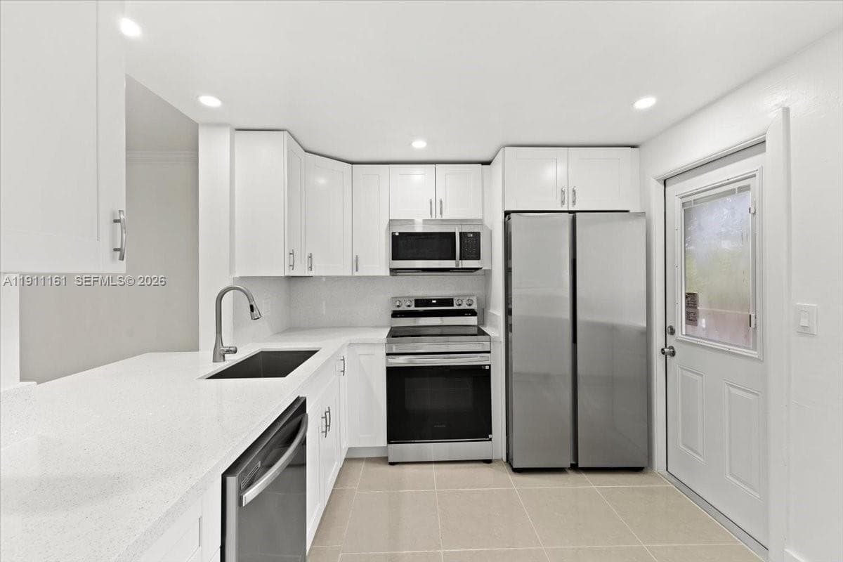 Meadowbrooks bldg L · #201 in Hallandale Beach - Photo 3