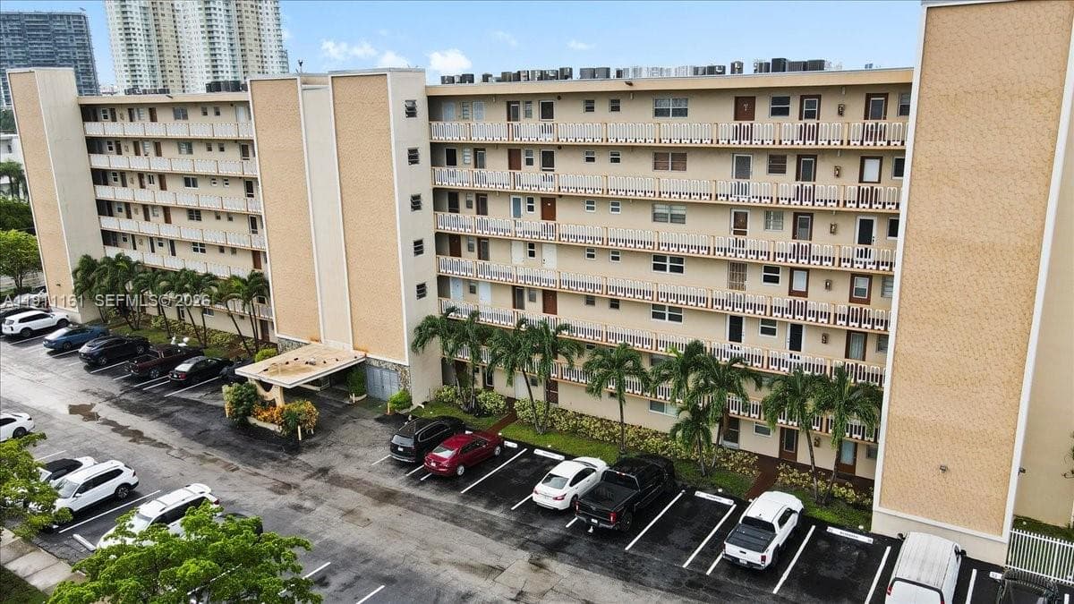 Meadowbrooks bldg L · #201 in Hallandale Beach - Photo 32