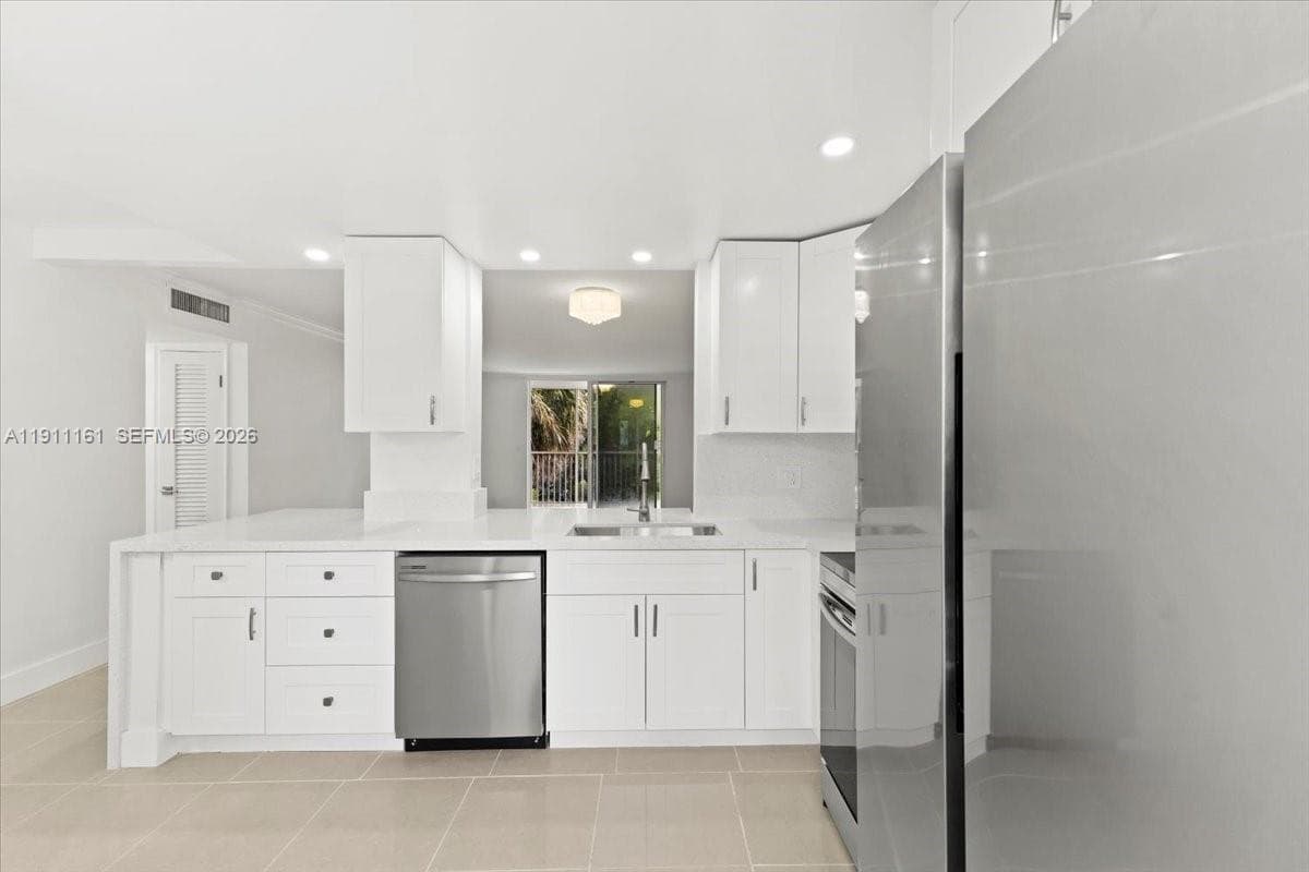 Meadowbrooks bldg L · #201 in Hallandale Beach - Photo 1