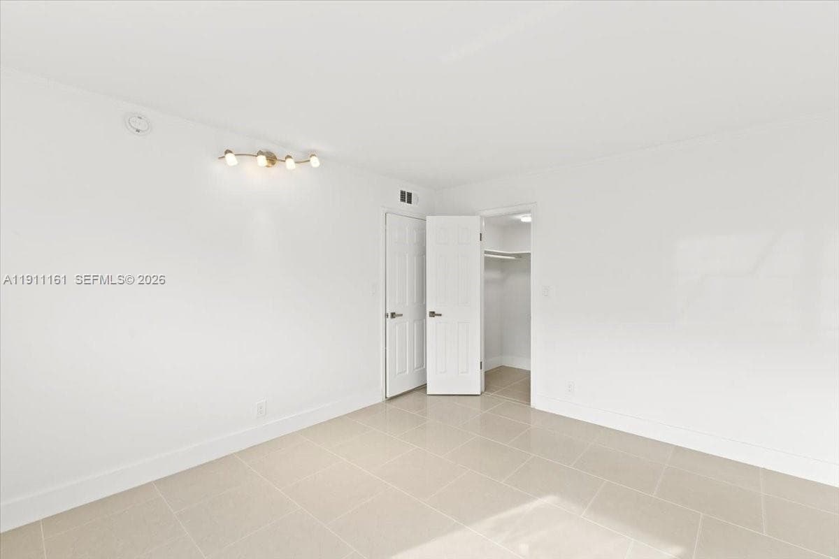 Meadowbrooks bldg L · #201 in Hallandale Beach - Photo 20