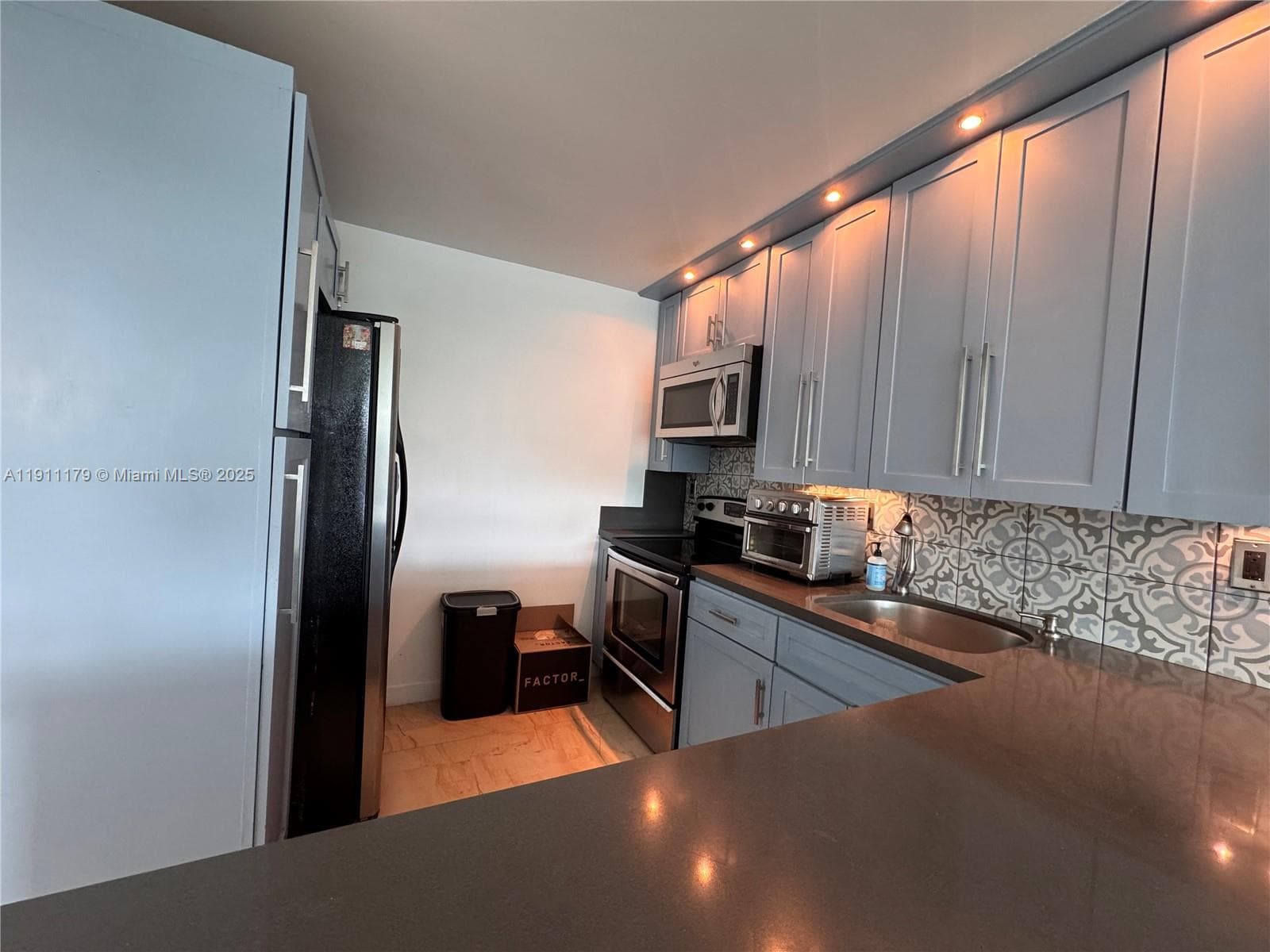 HARDING HALL CONDOMINIUM · #403 in Miami Beach - Photo 5