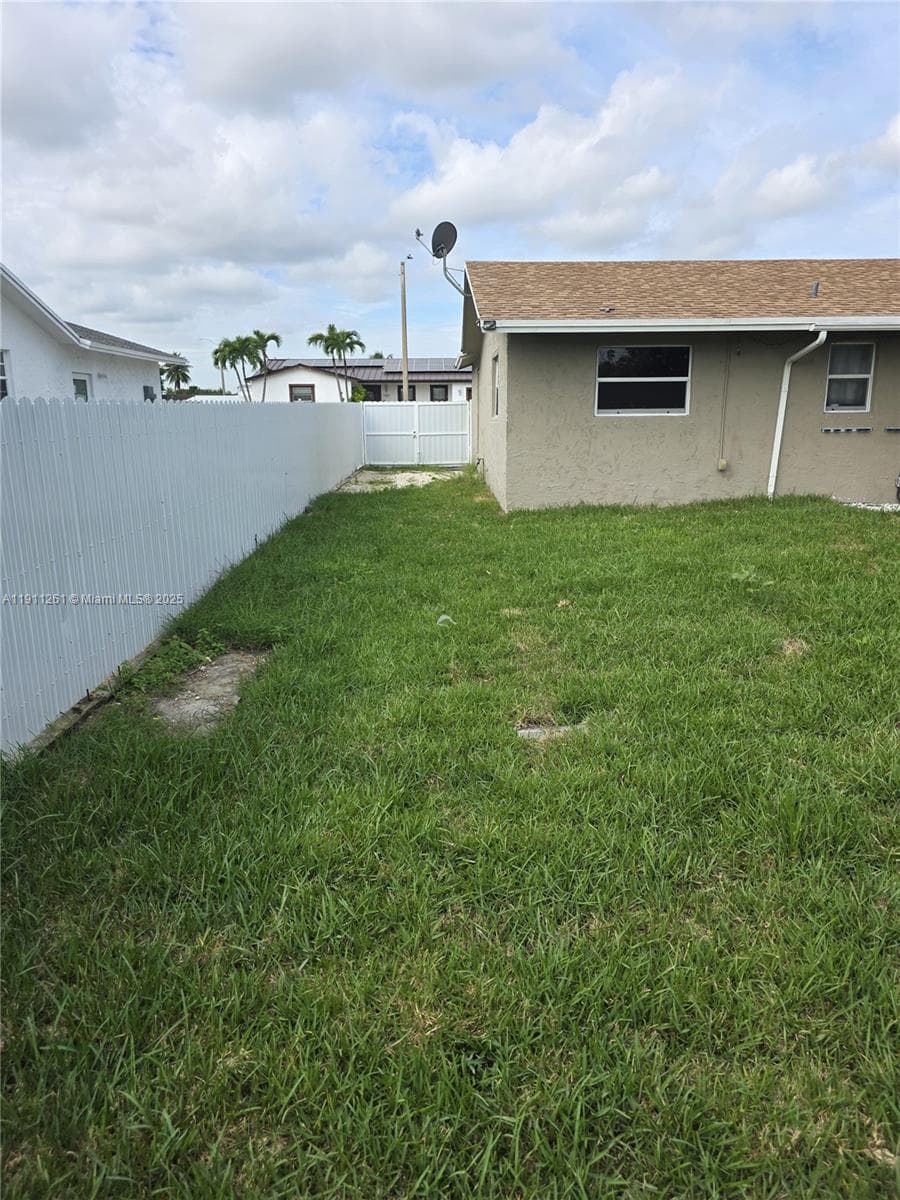 16813 SW 107th Pl #0 photo 3