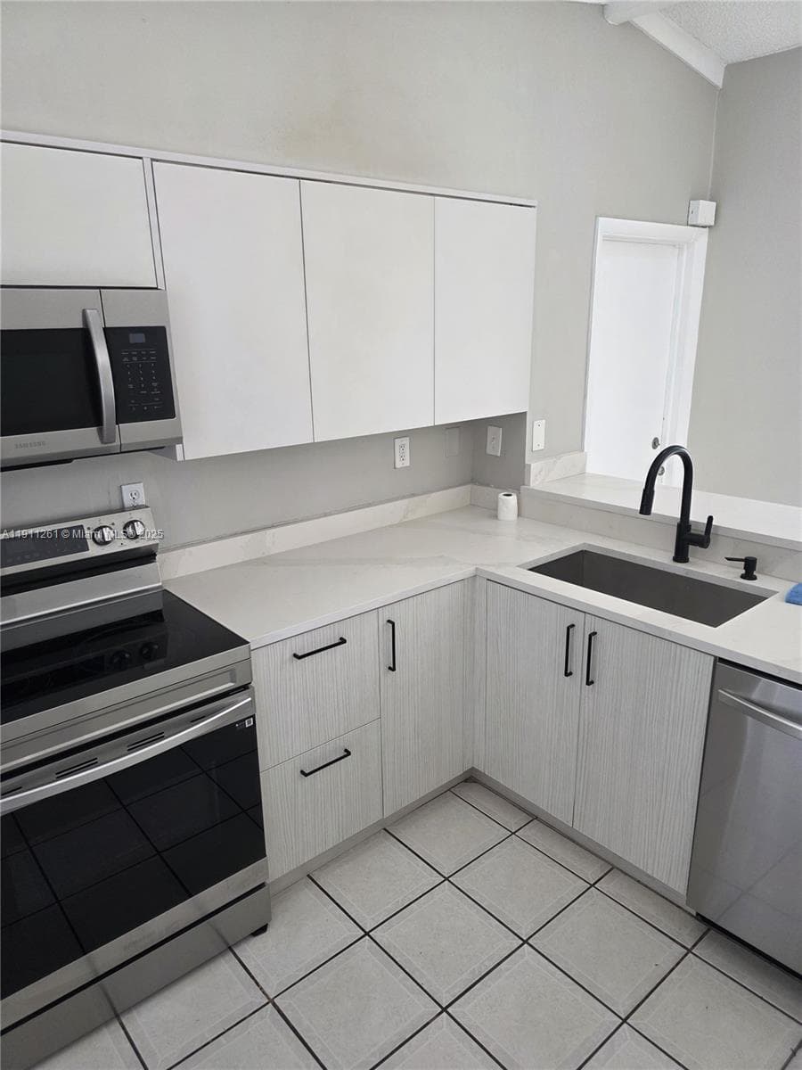 16813 SW 107th Pl #0 photo 4