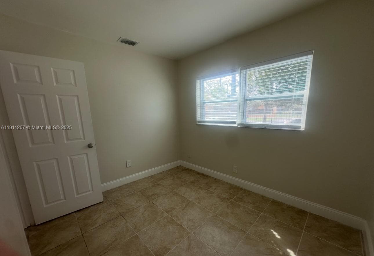 2511 NW 9th St #0 photo 6