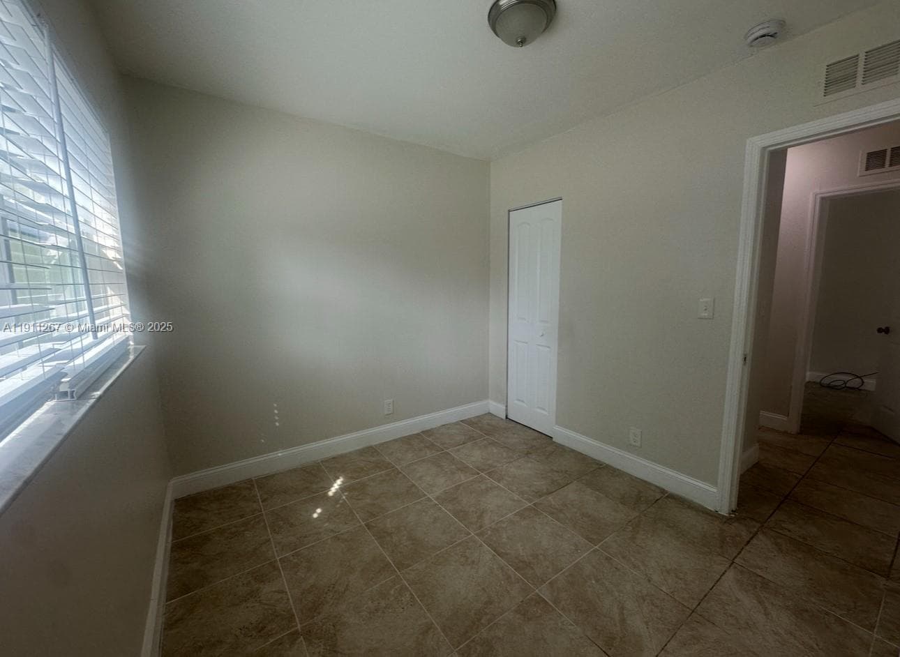 2511 NW 9th St #0 photo 4