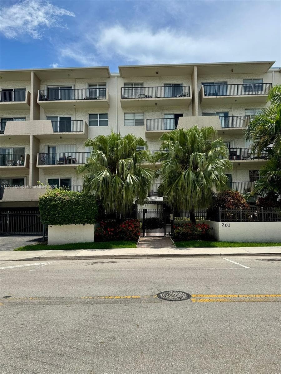 THE ISLES CONDO · #114 in Sunny Isles Beach - Photo 2