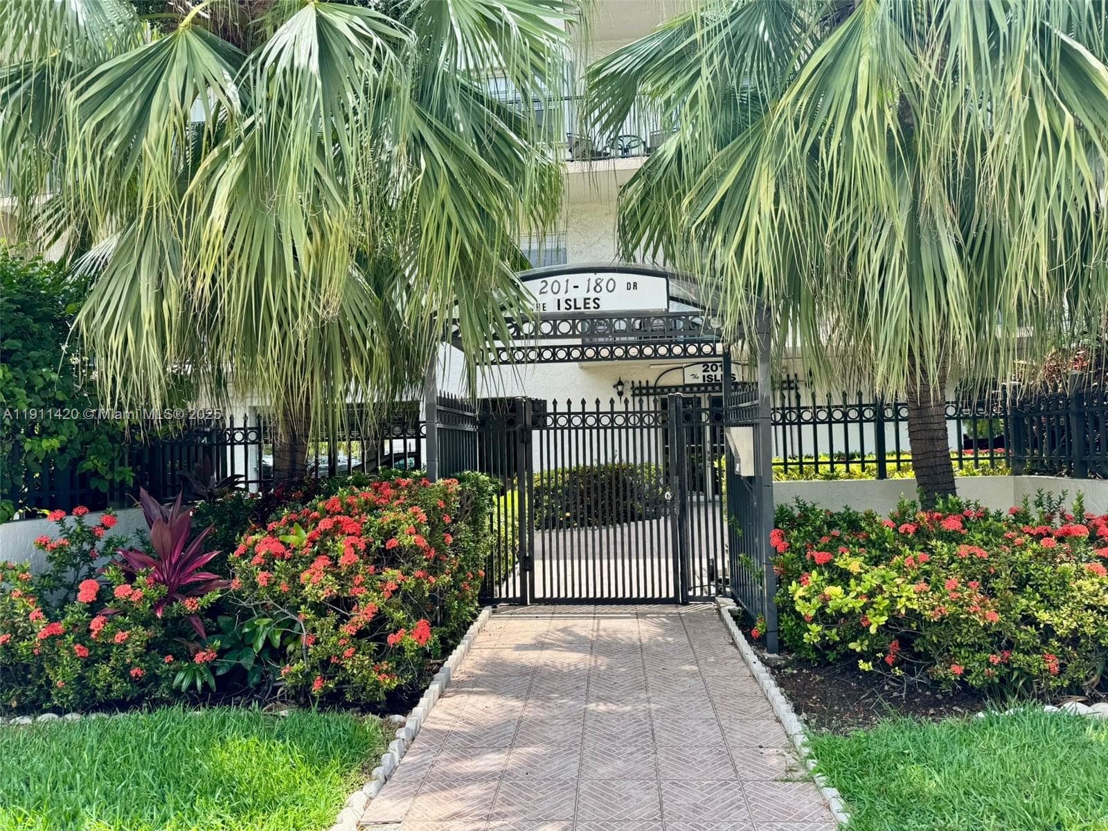 THE ISLES CONDO · #114 in Sunny Isles Beach - Photo 1