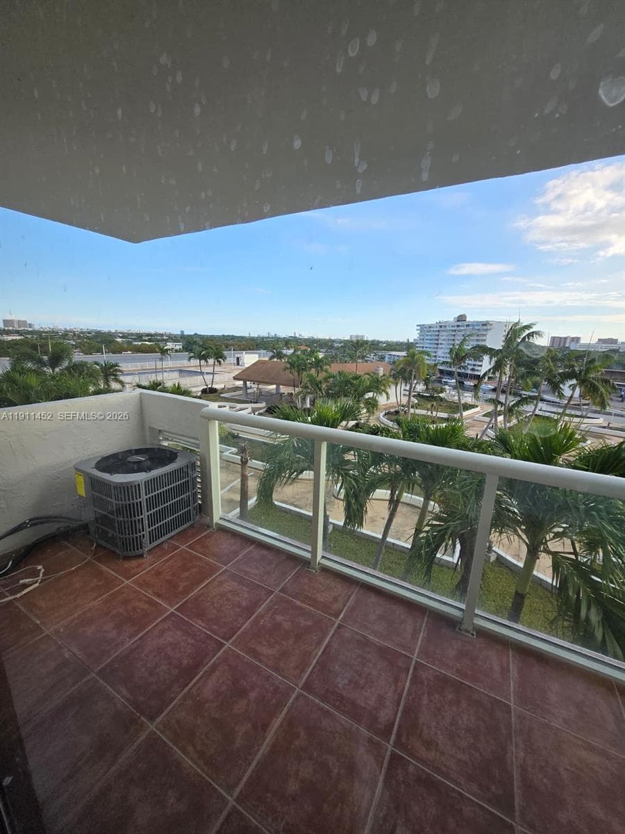 SAILBOAT CAY CONDO · #604 in North Miami - Photo 13