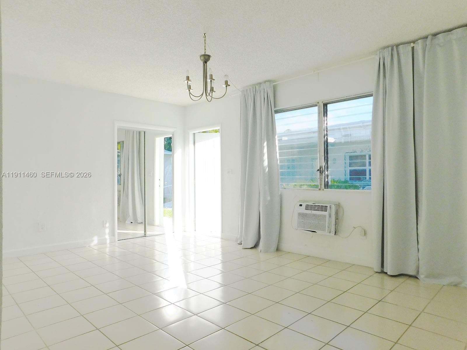 MARSEILLES DECO CONDO · #113 in Miami Beach - Photo 2