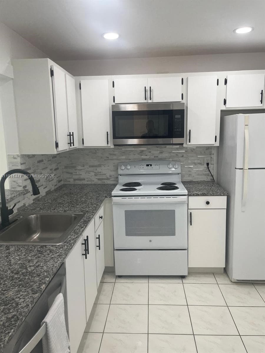EDEN ISLES CONDO NO 6 · #403 in North Miami Beach - Photo 4
