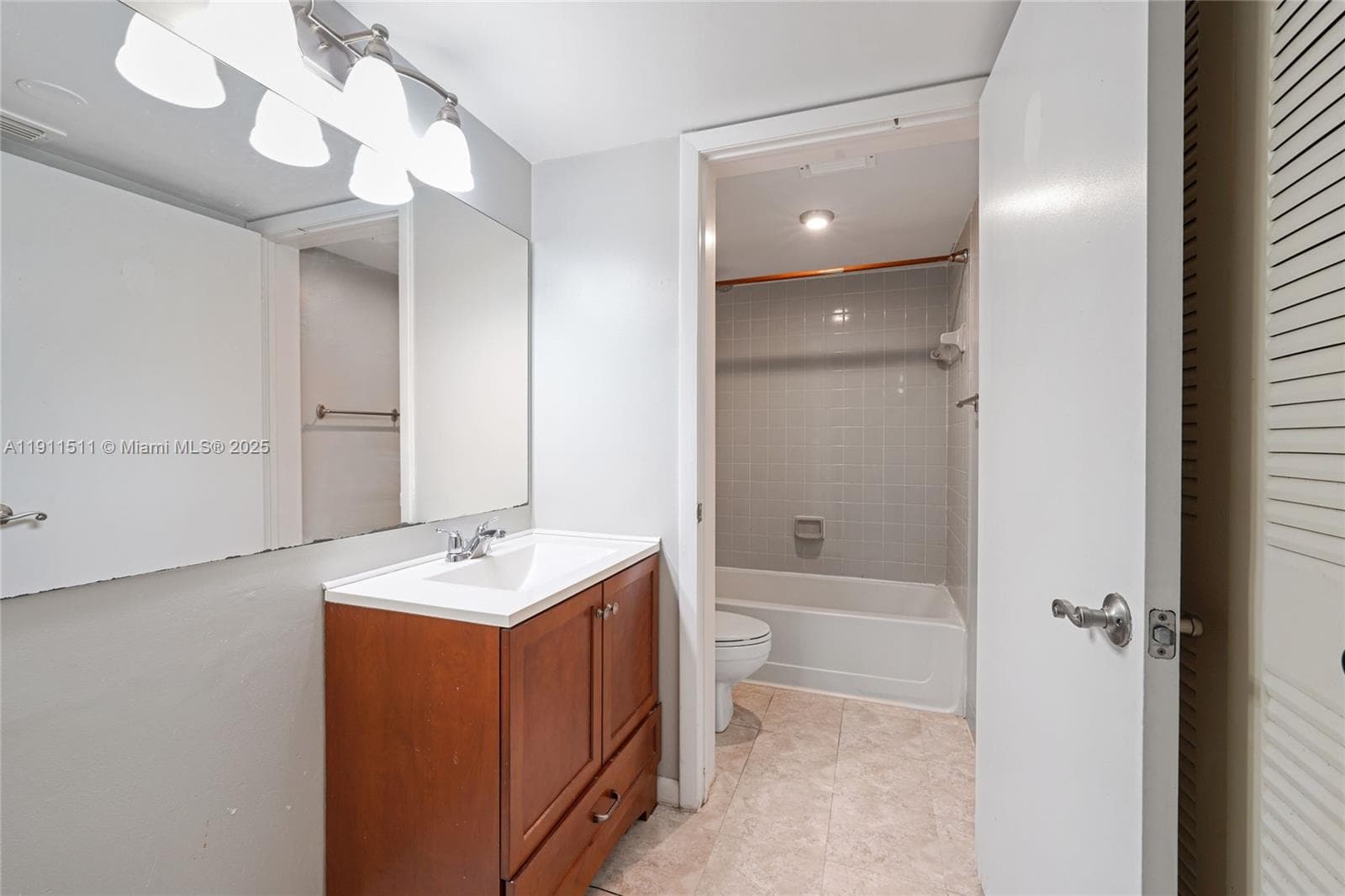 Lakeview Club Condo · #210 in Oakland Park - Photo 17