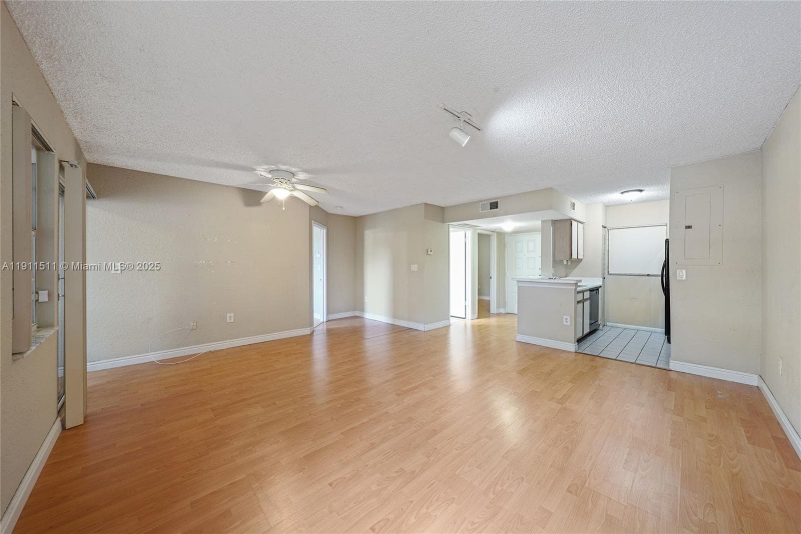 Lakeview Club Condo · #210 in Oakland Park - Photo 3