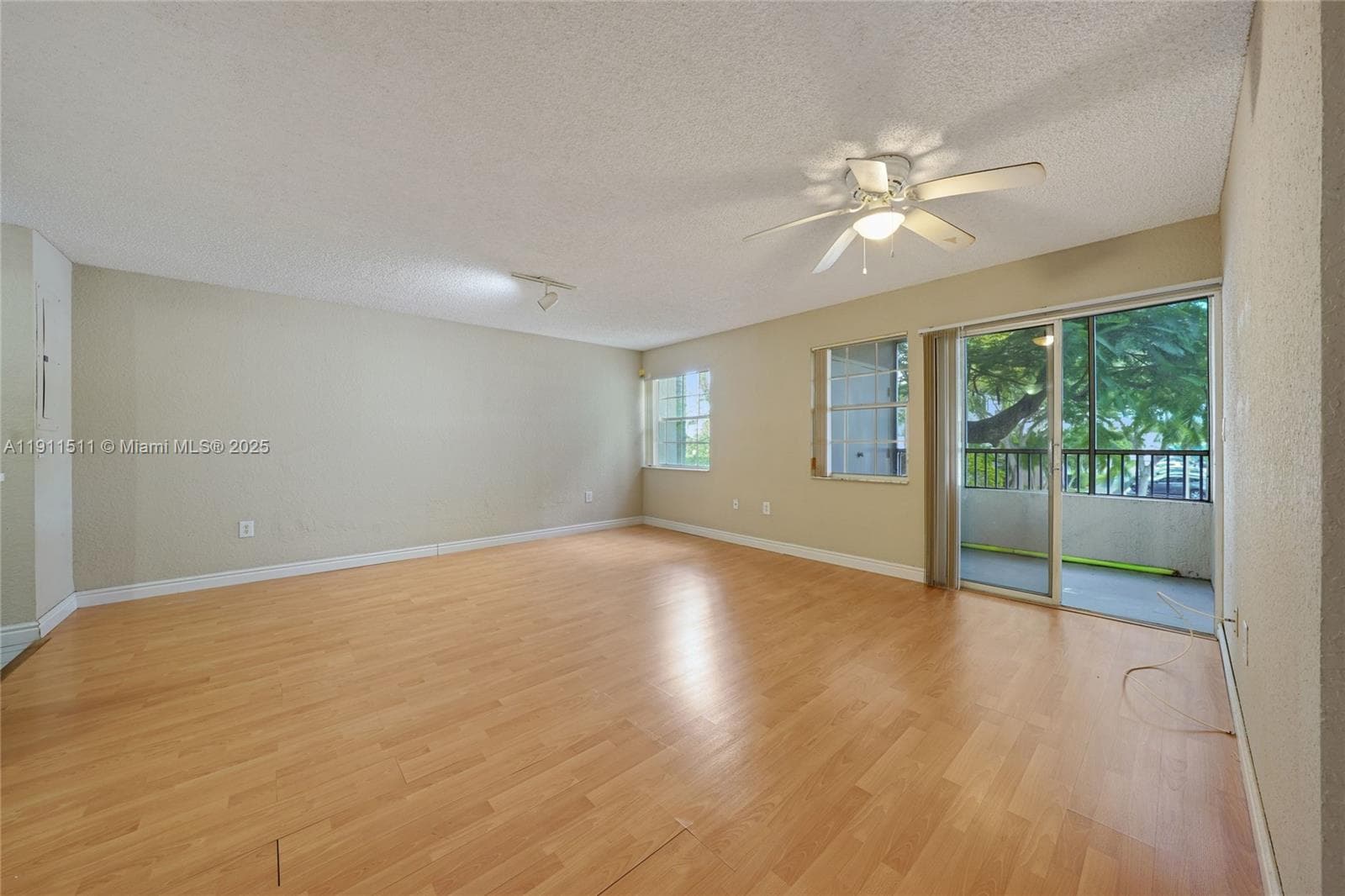 Lakeview Club Condo · #210 in Oakland Park - Photo 5