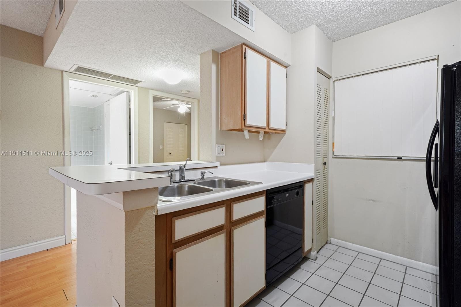 Lakeview Club Condo · #210 in Oakland Park - Photo 9
