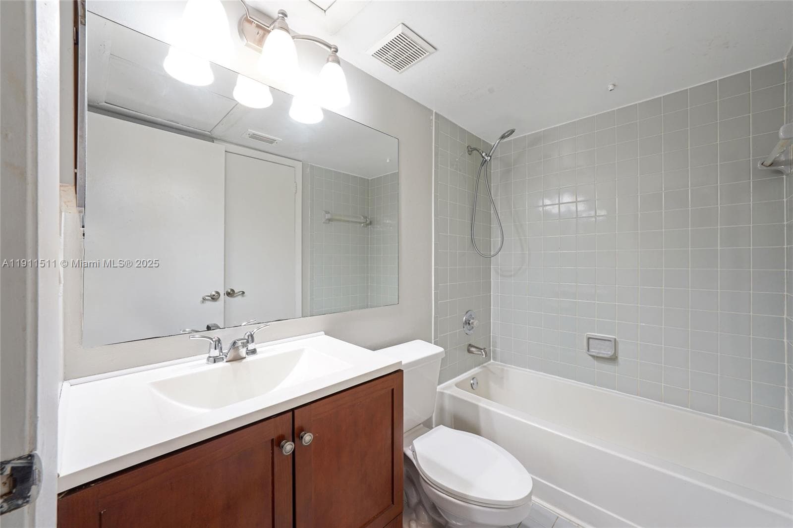 Lakeview Club Condo · #210 in Oakland Park - Photo 14