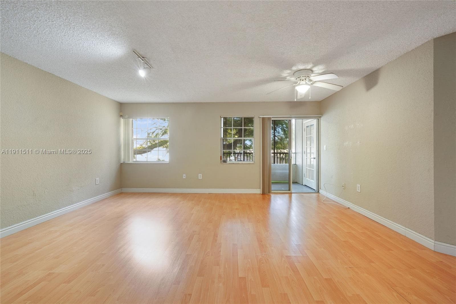 Lakeview Club Condo · #210 in Oakland Park - Photo 4