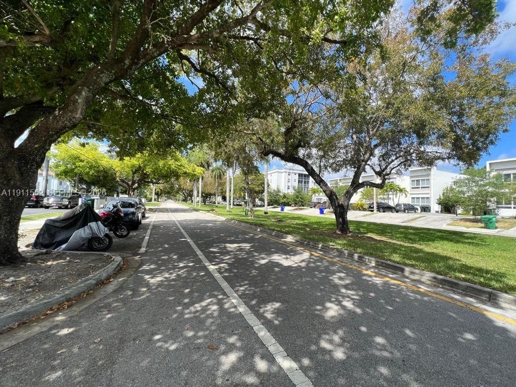 KEYSTONE GARDENS CONDO · #105 in North Miami - Photo 3