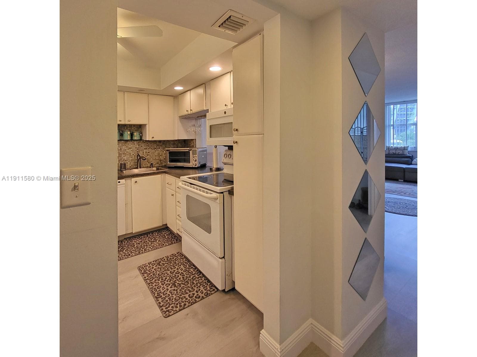 IMPERIAL TOWERS CONDO · #206 in Hallandale Beach - Photo 9