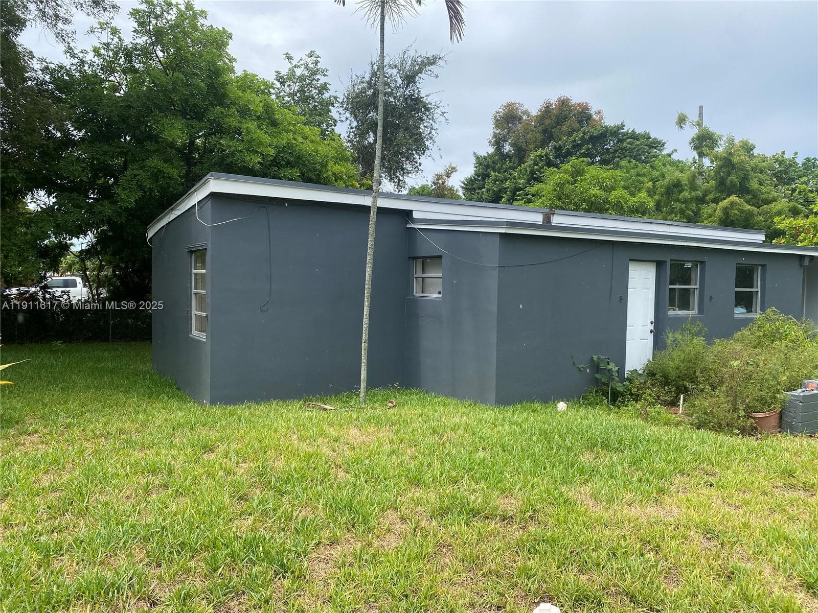 1500 NW 11th Ct photo 3