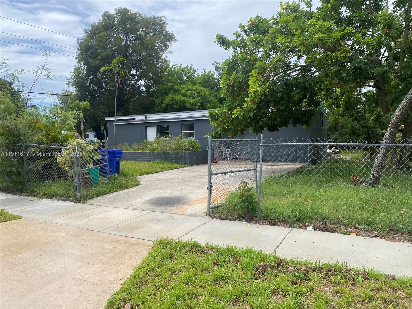 1500 NW 11th Ct photo 4