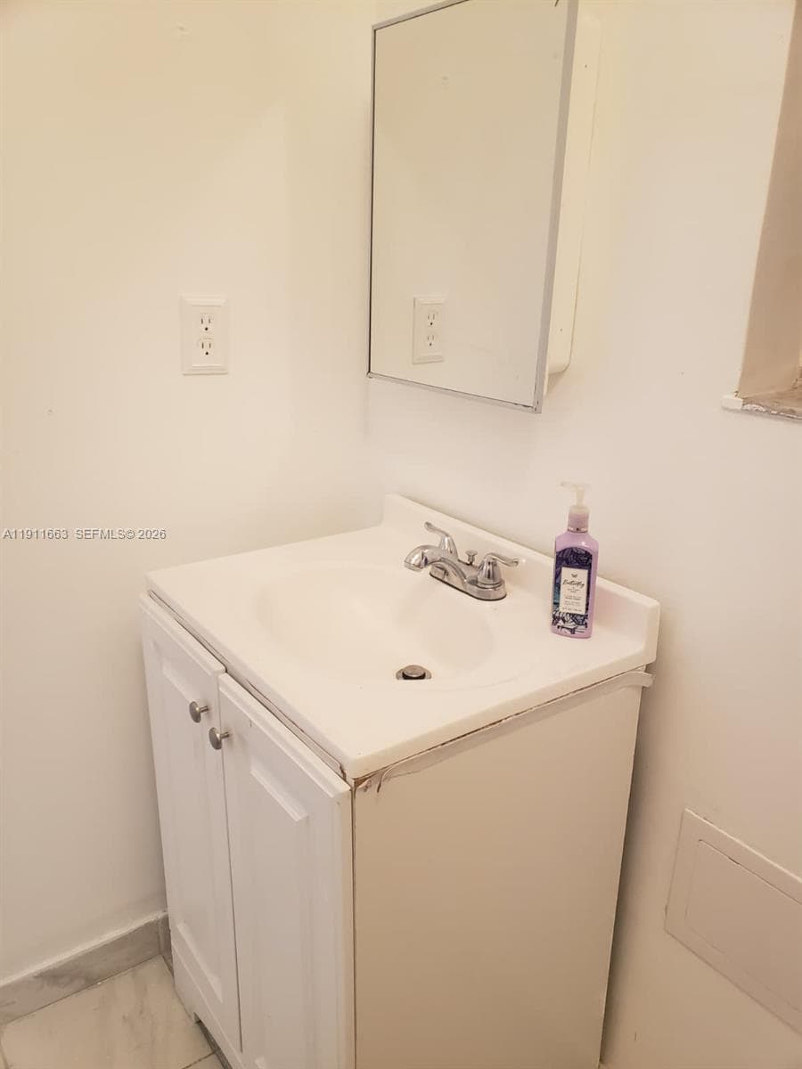 1101 SW 17 AVE photo 23