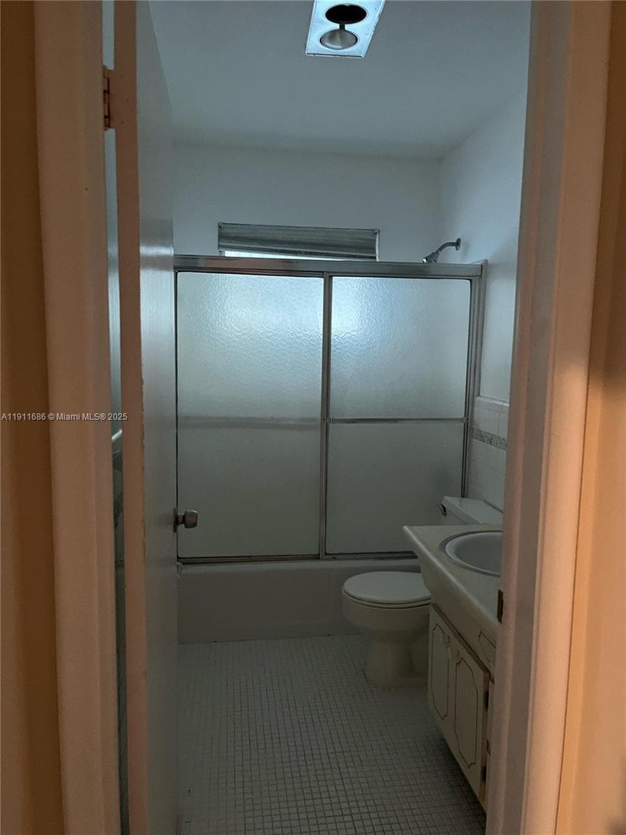 PINETREE CONDO · #5 in Hollywood - Photo 5