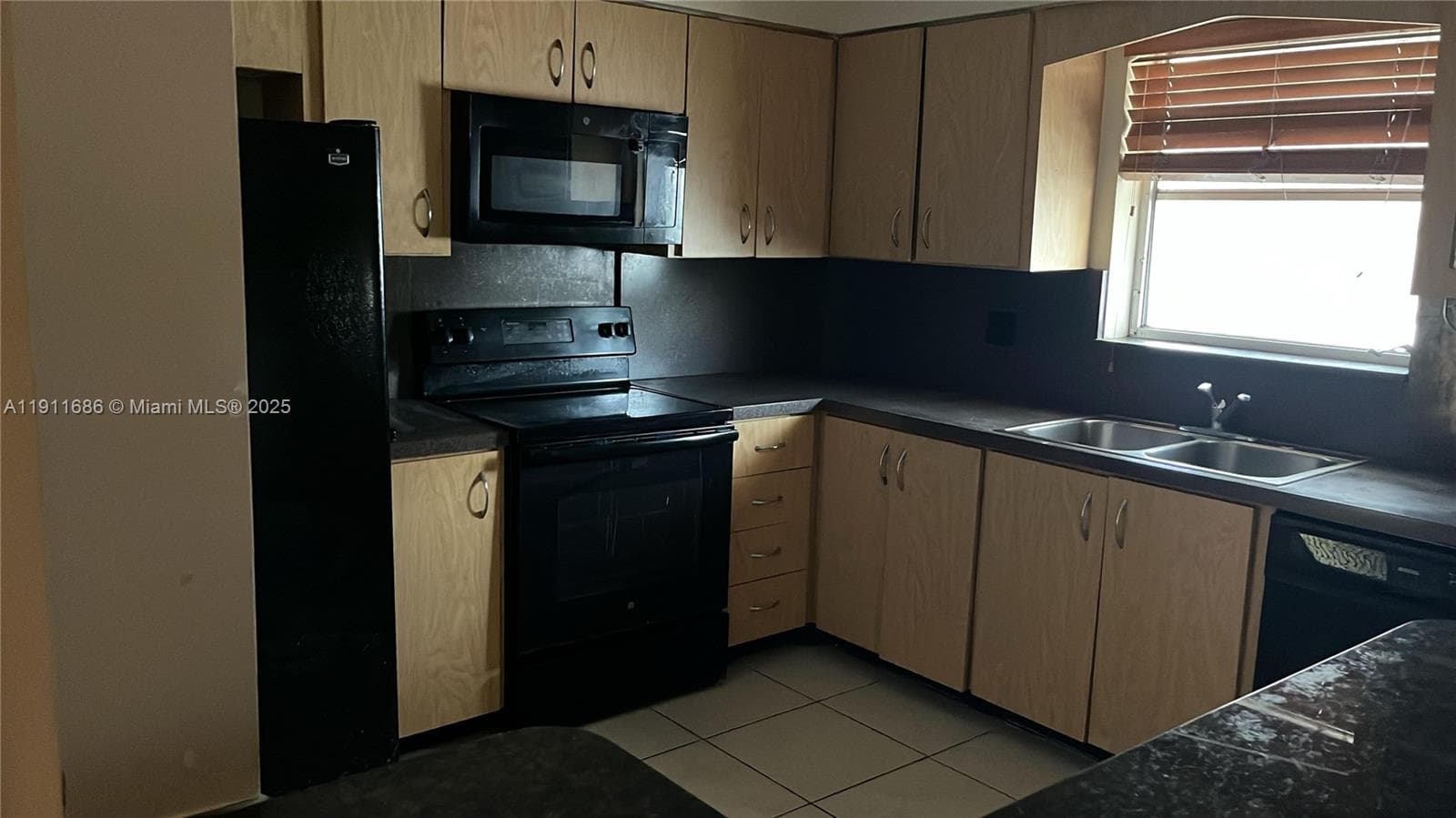 PINETREE CONDO · #5 in Hollywood - Photo 4
