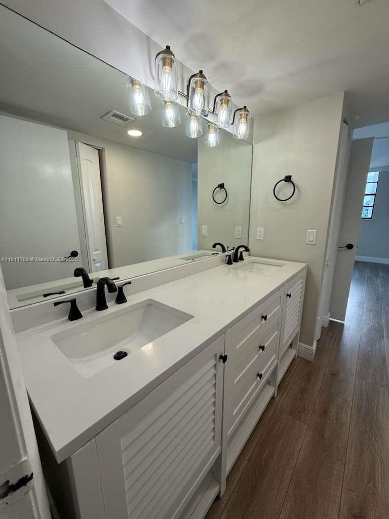 INDIAN CREEK CL MARINA CO · #7E in Miami Beach - Photo 12