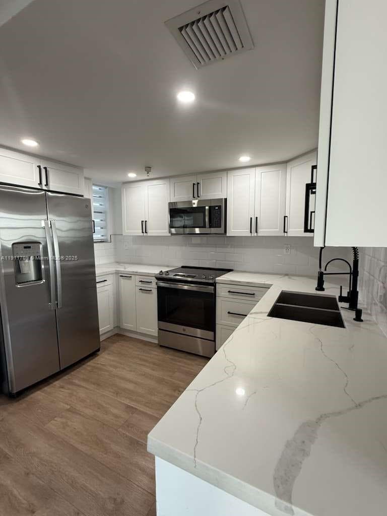 INDIAN CREEK CL MARINA CO · #7E in Miami Beach - Photo 10