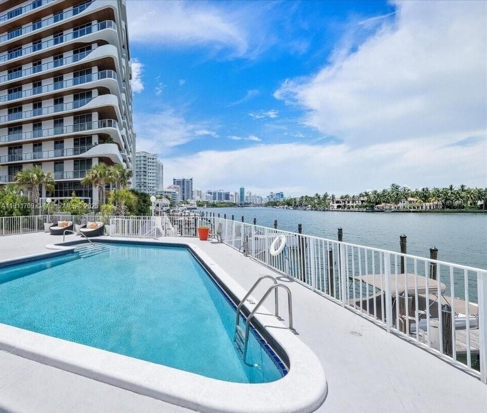 INDIAN CREEK CL MARINA CO · #7E in Miami Beach - Photo 18