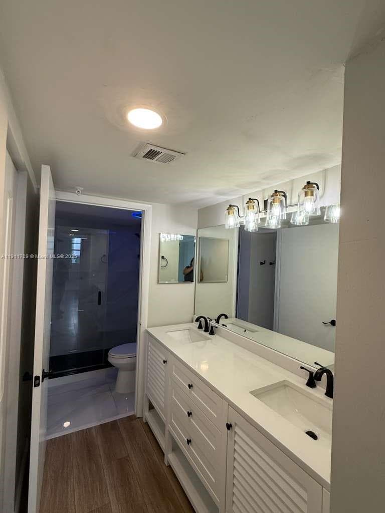 INDIAN CREEK CL MARINA CO · #7E in Miami Beach - Photo 15
