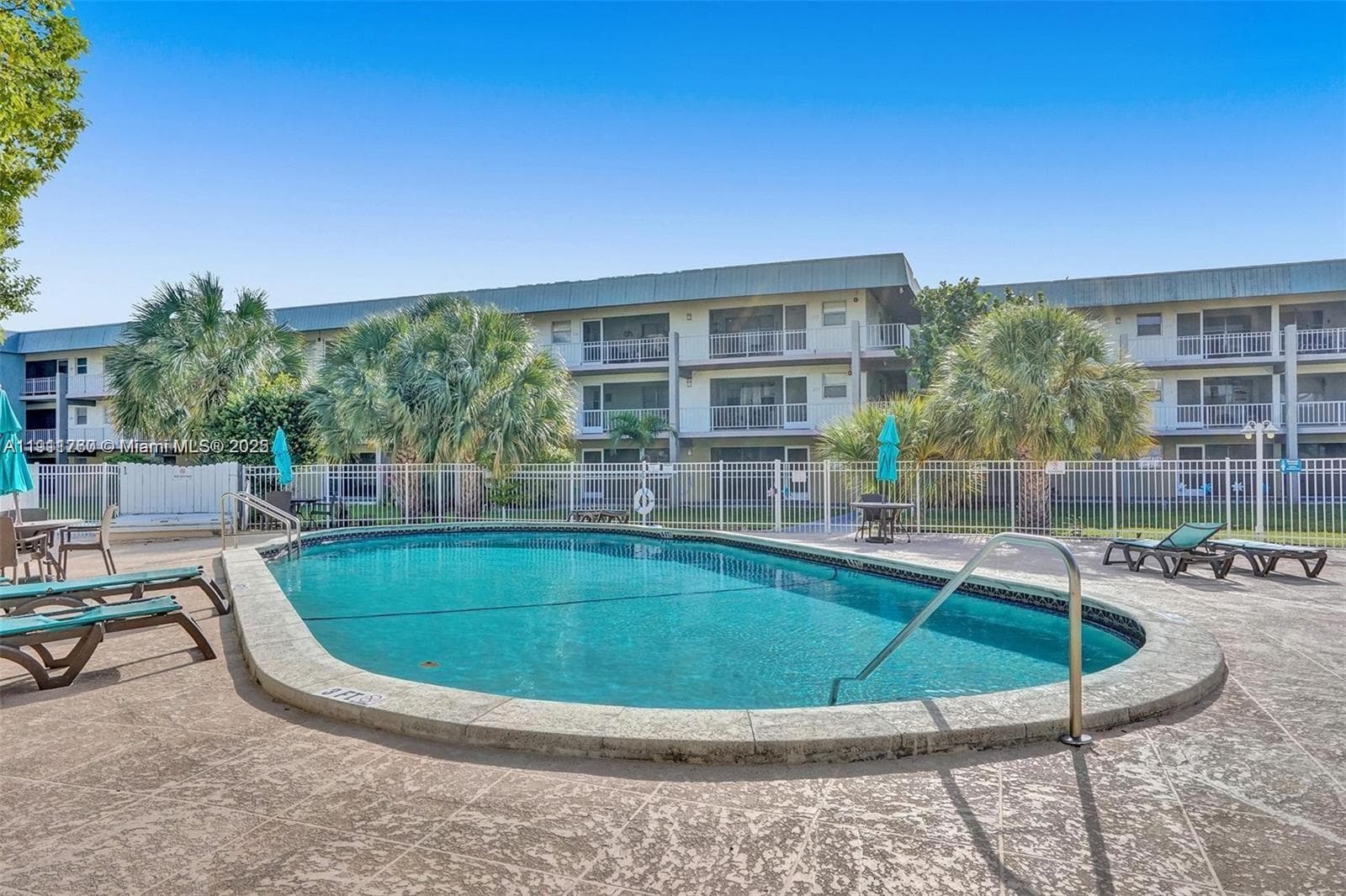 PARADISE BY THE SEA CONDO · #313 in Hallandale Beach - Photo 15