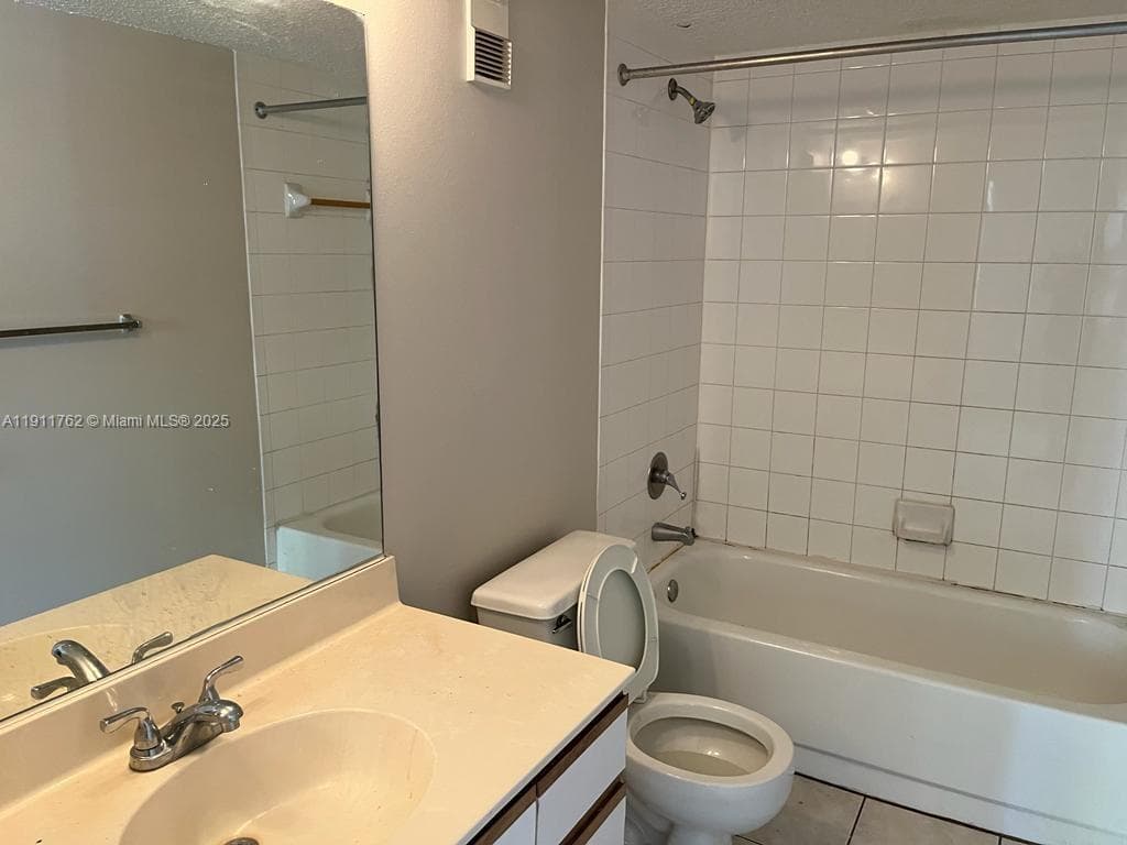 WINDWARD LAKES CONDO · #D308 in Pompano Beach - Photo 6