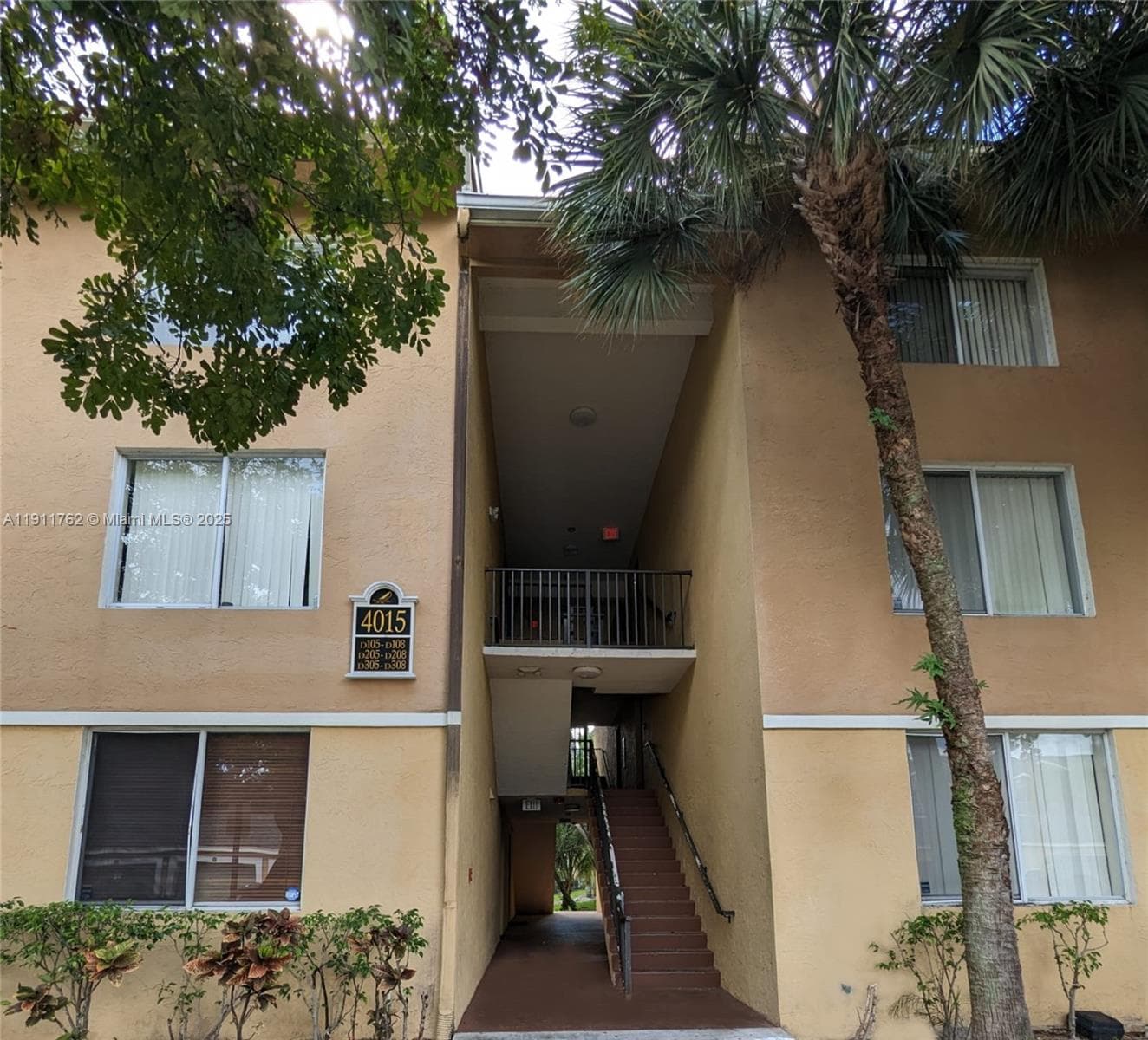 WINDWARD LAKES CONDO · #D308 in Pompano Beach - Photo 1