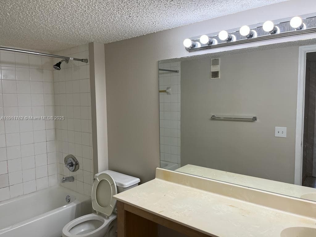 WINDWARD LAKES CONDO · #D308 in Pompano Beach - Photo 11