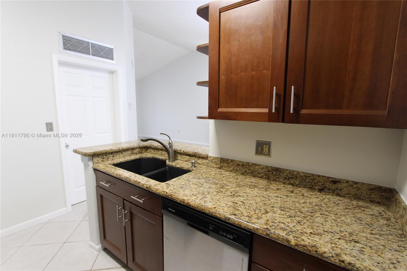 Lakeview Club Condo · #306 in Oakland Park - Photo 6