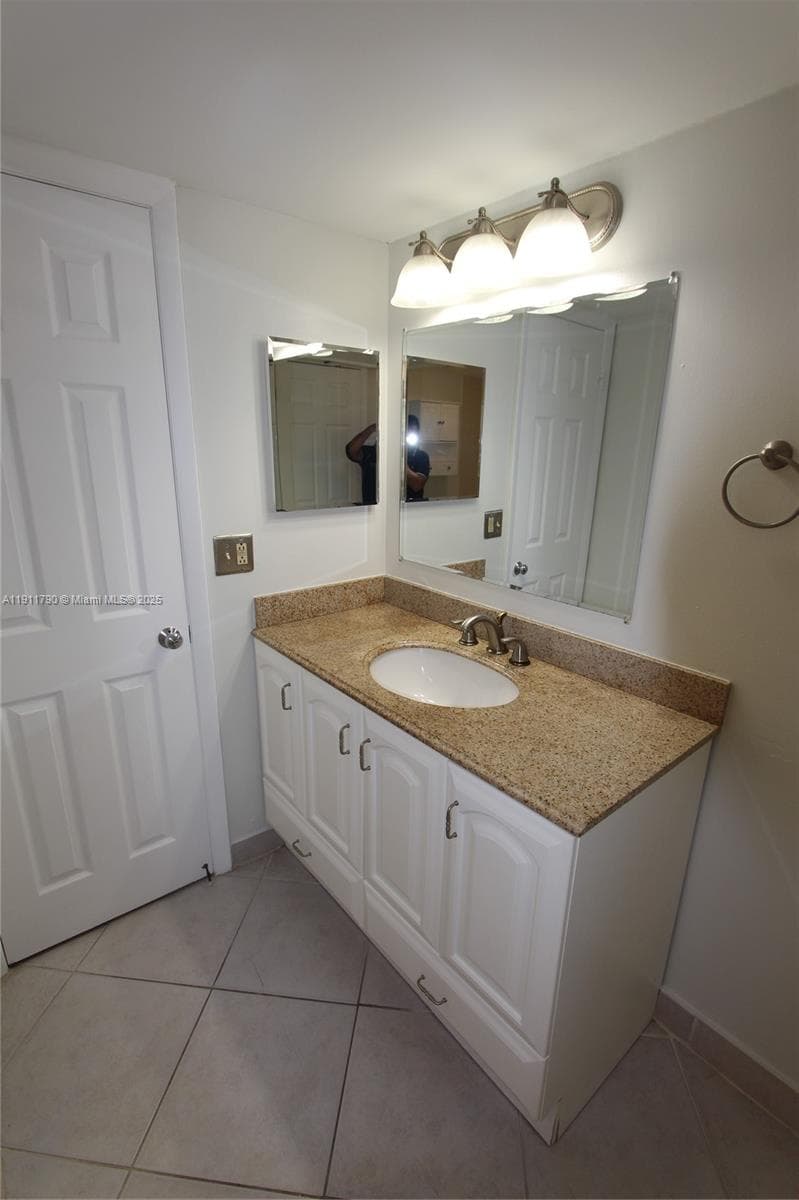 Lakeview Club Condo · #306 in Oakland Park - Photo 16