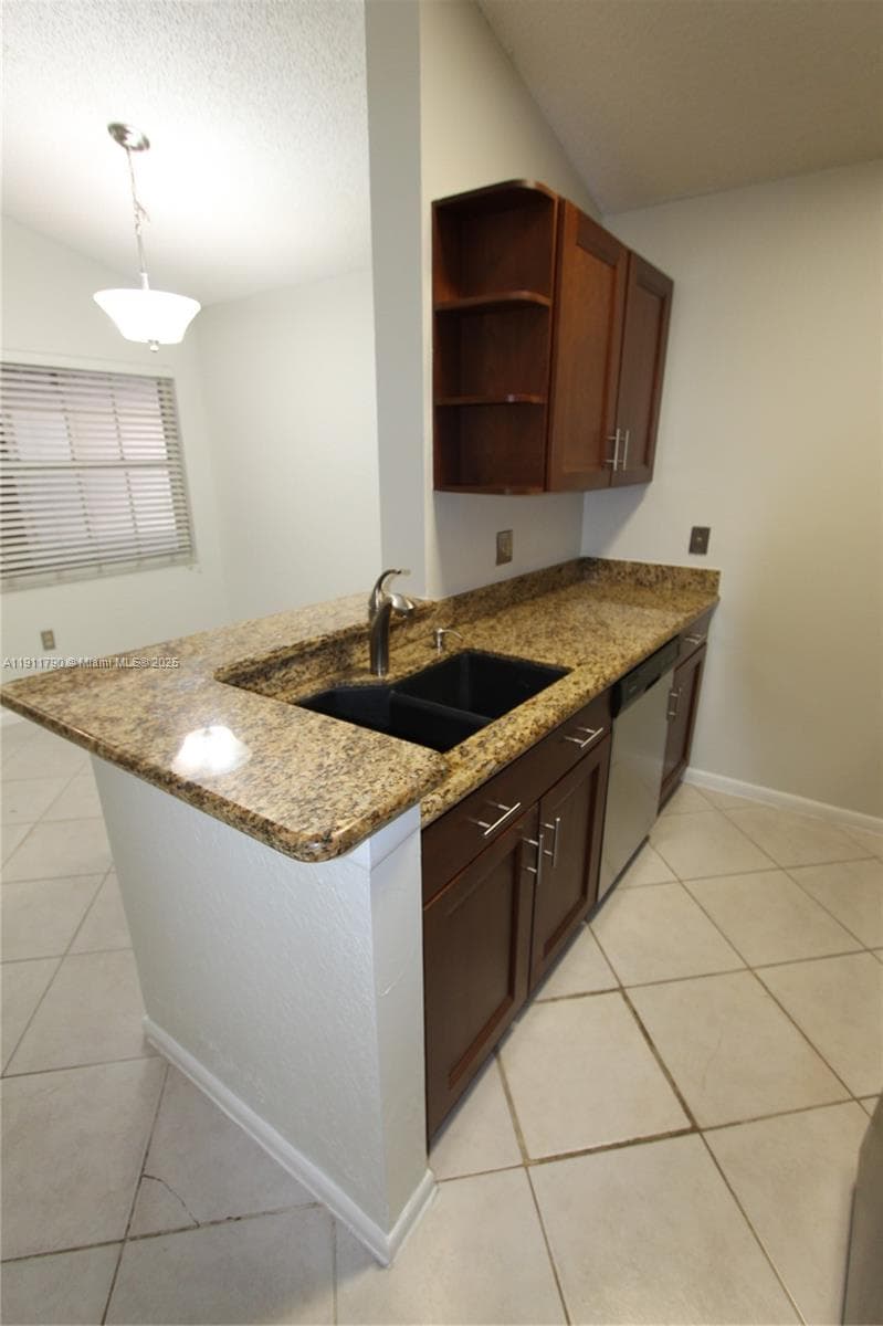 Lakeview Club Condo · #306 in Oakland Park - Photo 7