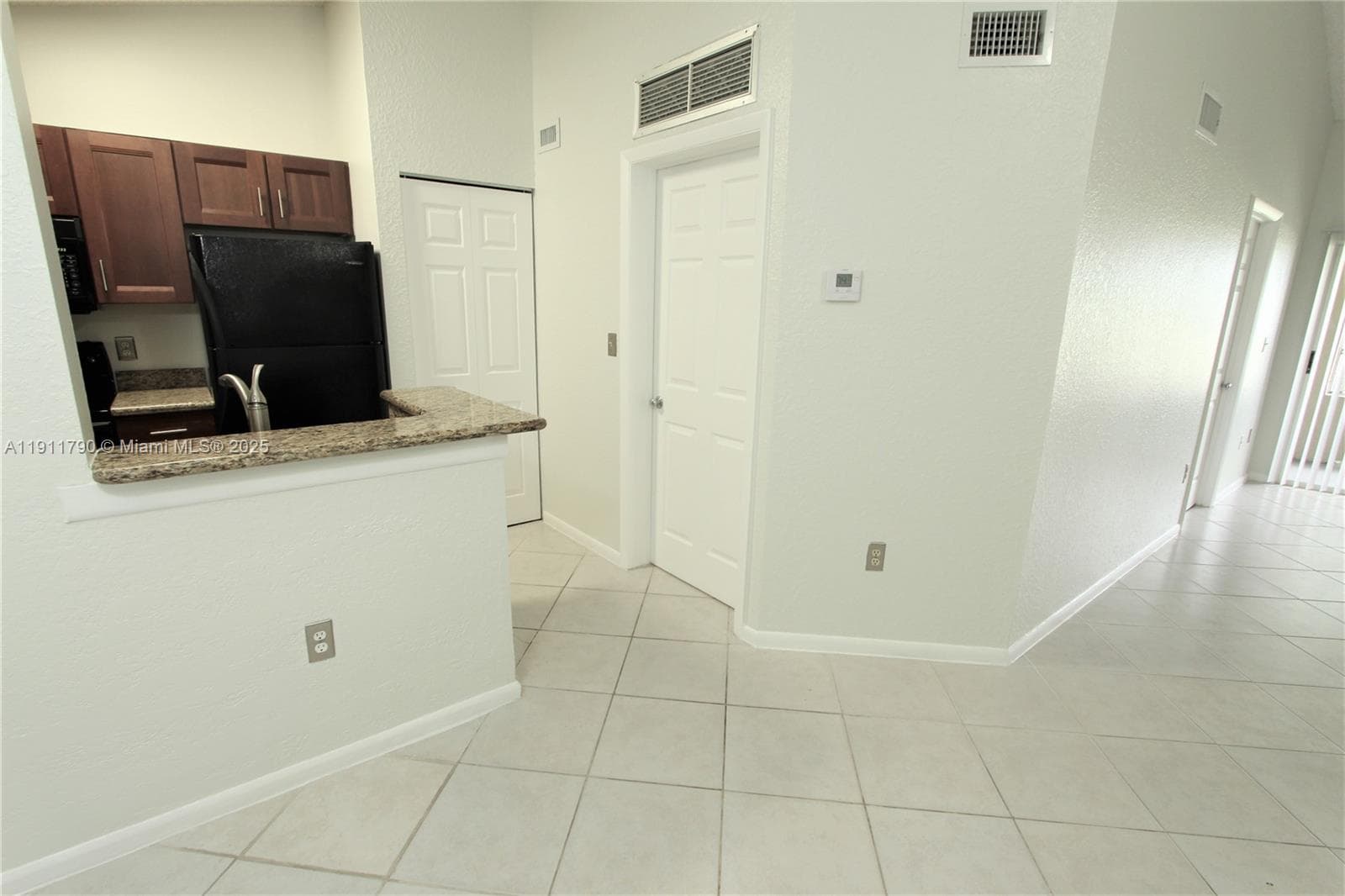 Lakeview Club Condo · #306 in Oakland Park - Photo 4