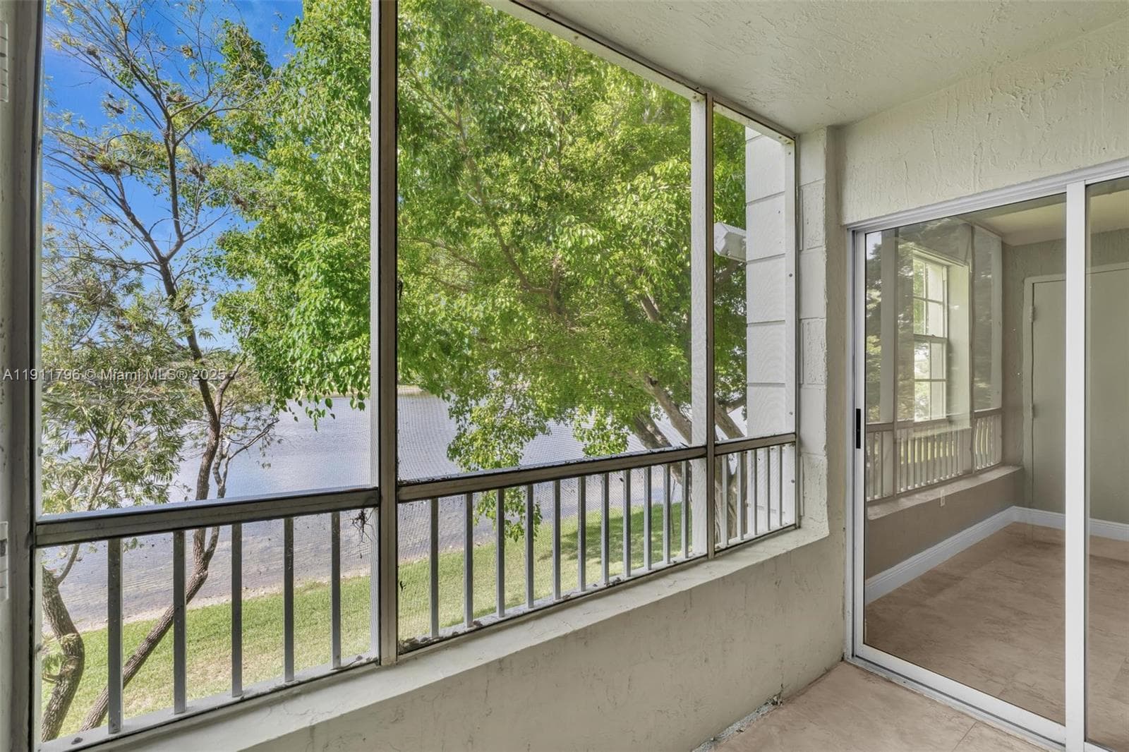 LAKEVIEW CLUB CONDO · #208 in Oakland Park - Photo 23