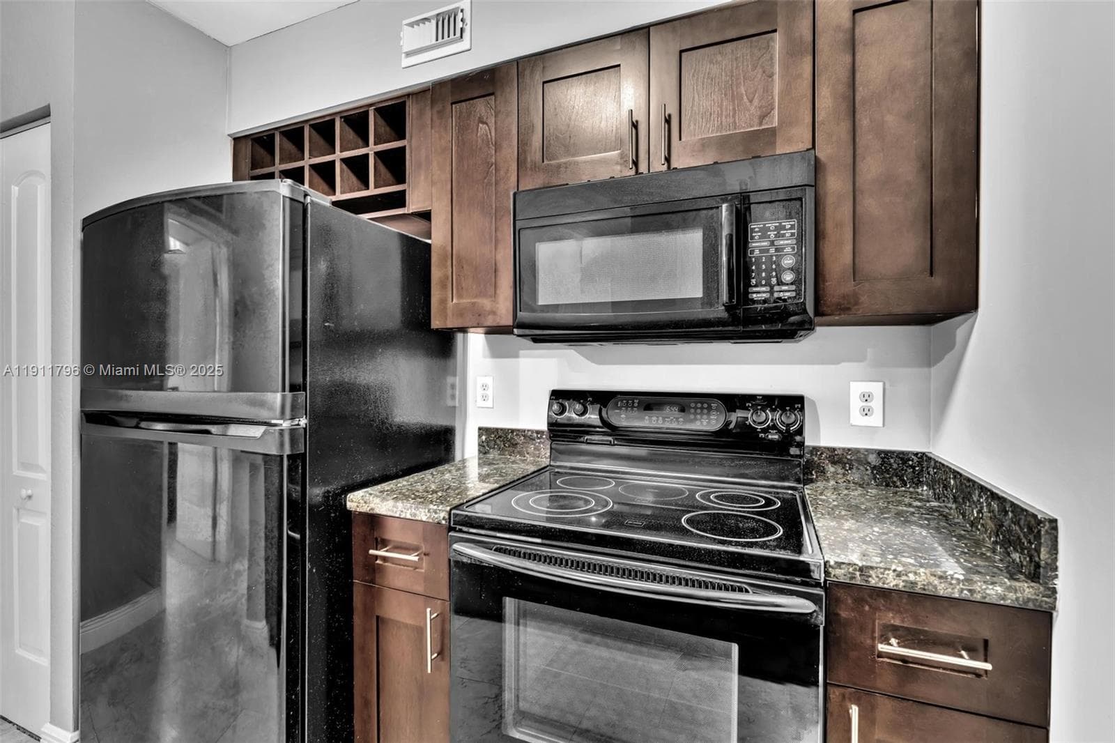 LAKEVIEW CLUB CONDO · #208 in Oakland Park - Photo 2