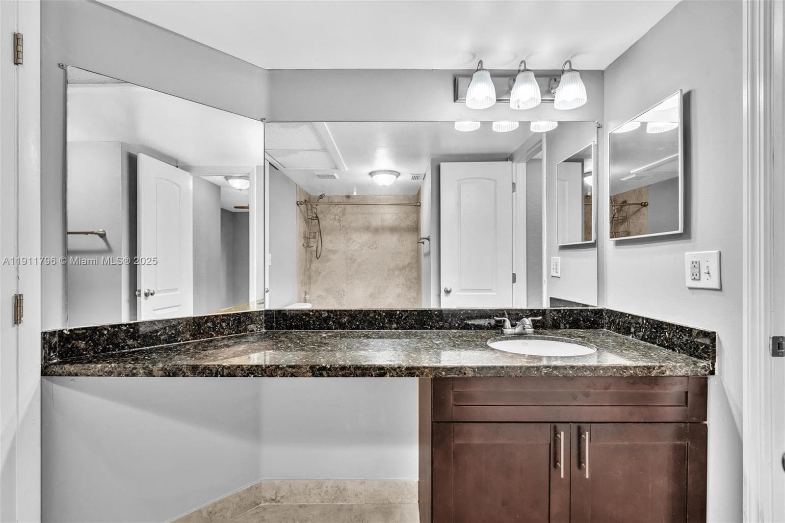 LAKEVIEW CLUB CONDO · #208 in Oakland Park - Photo 16