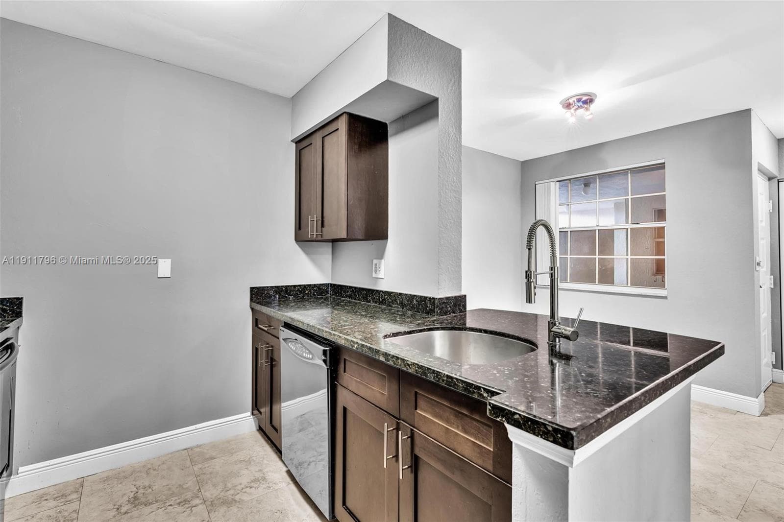 LAKEVIEW CLUB CONDO · #208 in Oakland Park - Photo 1