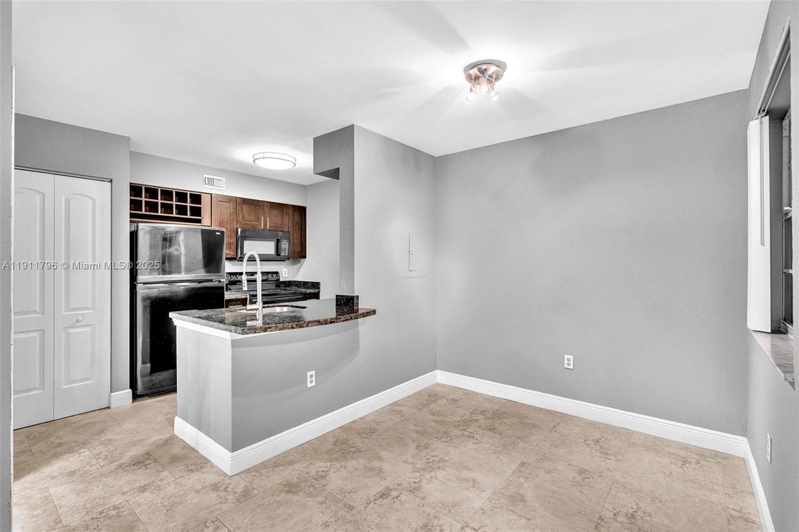 LAKEVIEW CLUB CONDO · #208 in Oakland Park - Photo 5