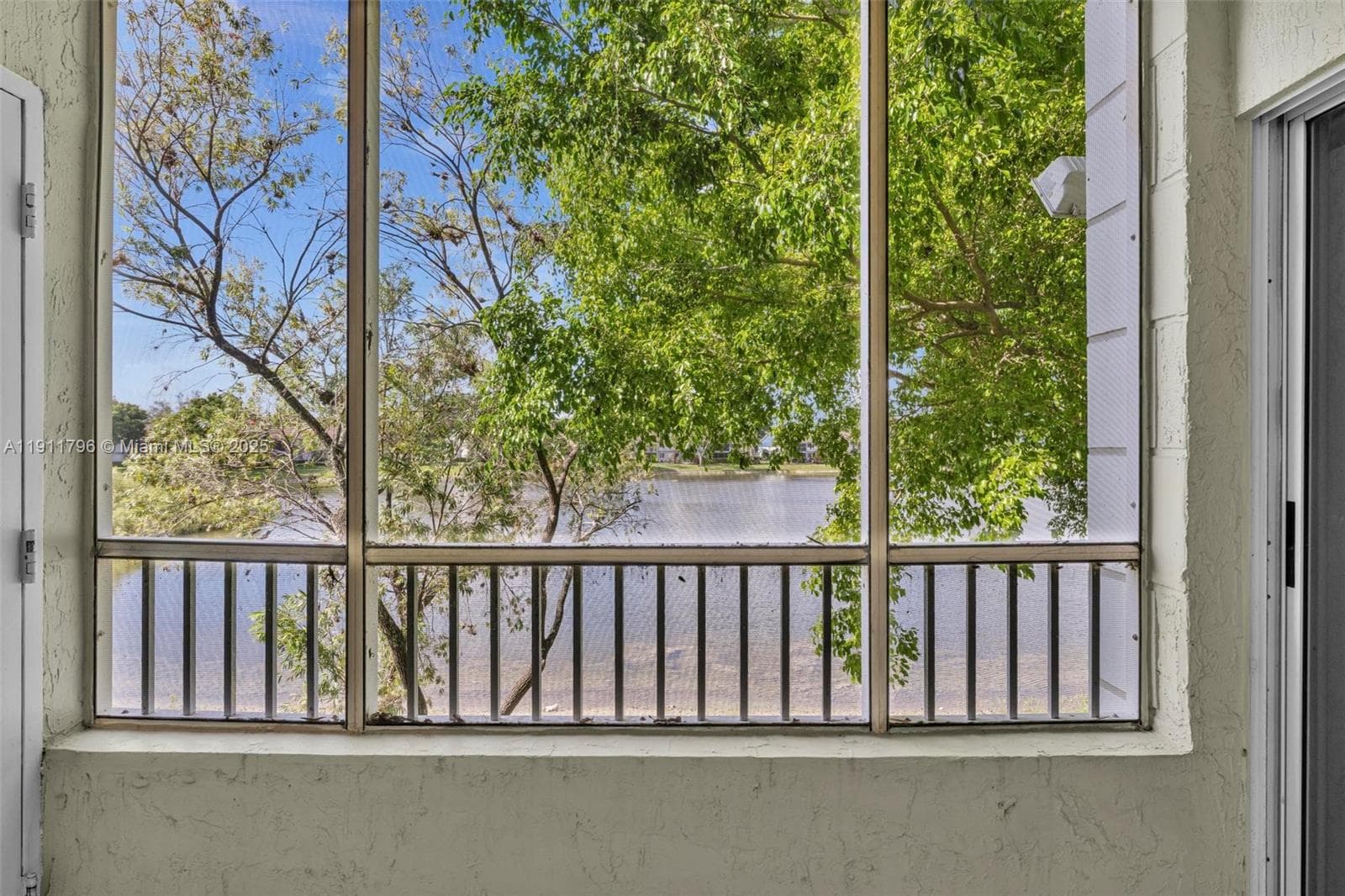LAKEVIEW CLUB CONDO · #208 in Oakland Park - Photo 24