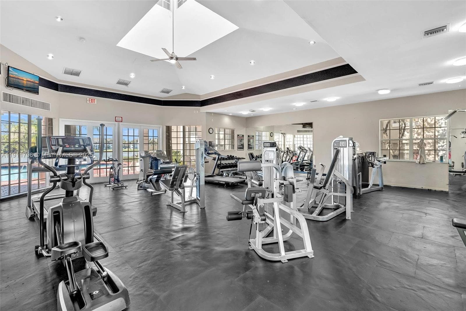 LAKEVIEW CLUB CONDO · #208 in Oakland Park - Photo 34
