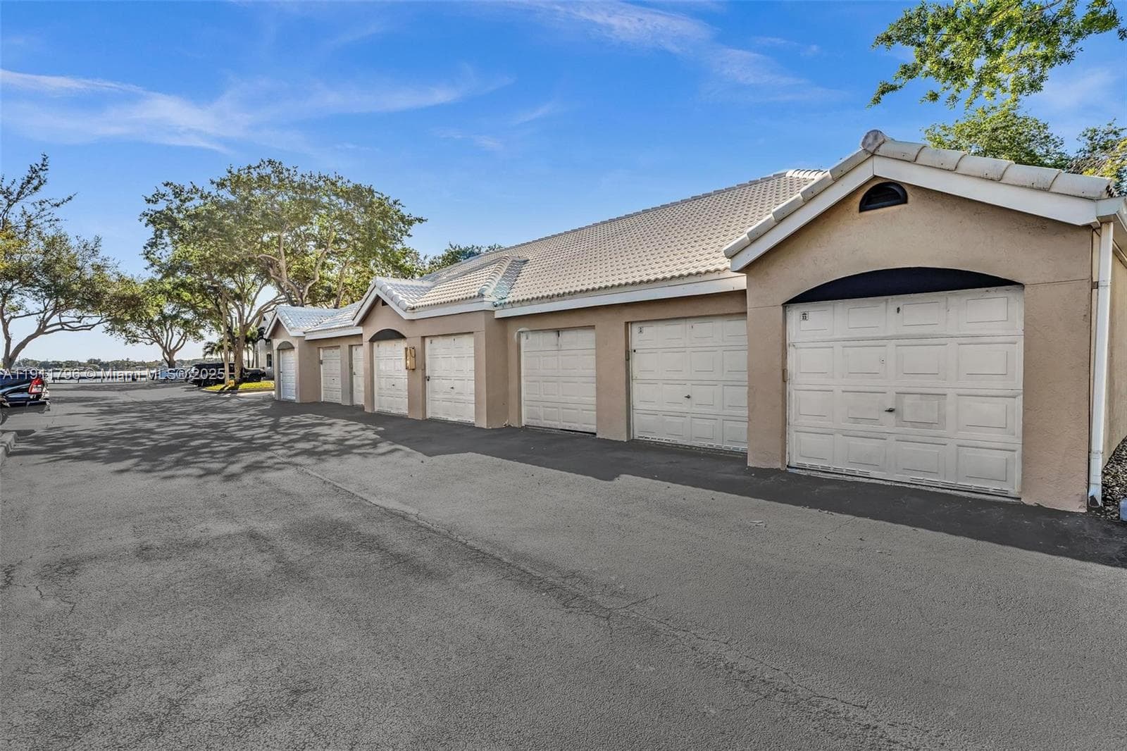 LAKEVIEW CLUB CONDO · #208 in Oakland Park - Photo 45