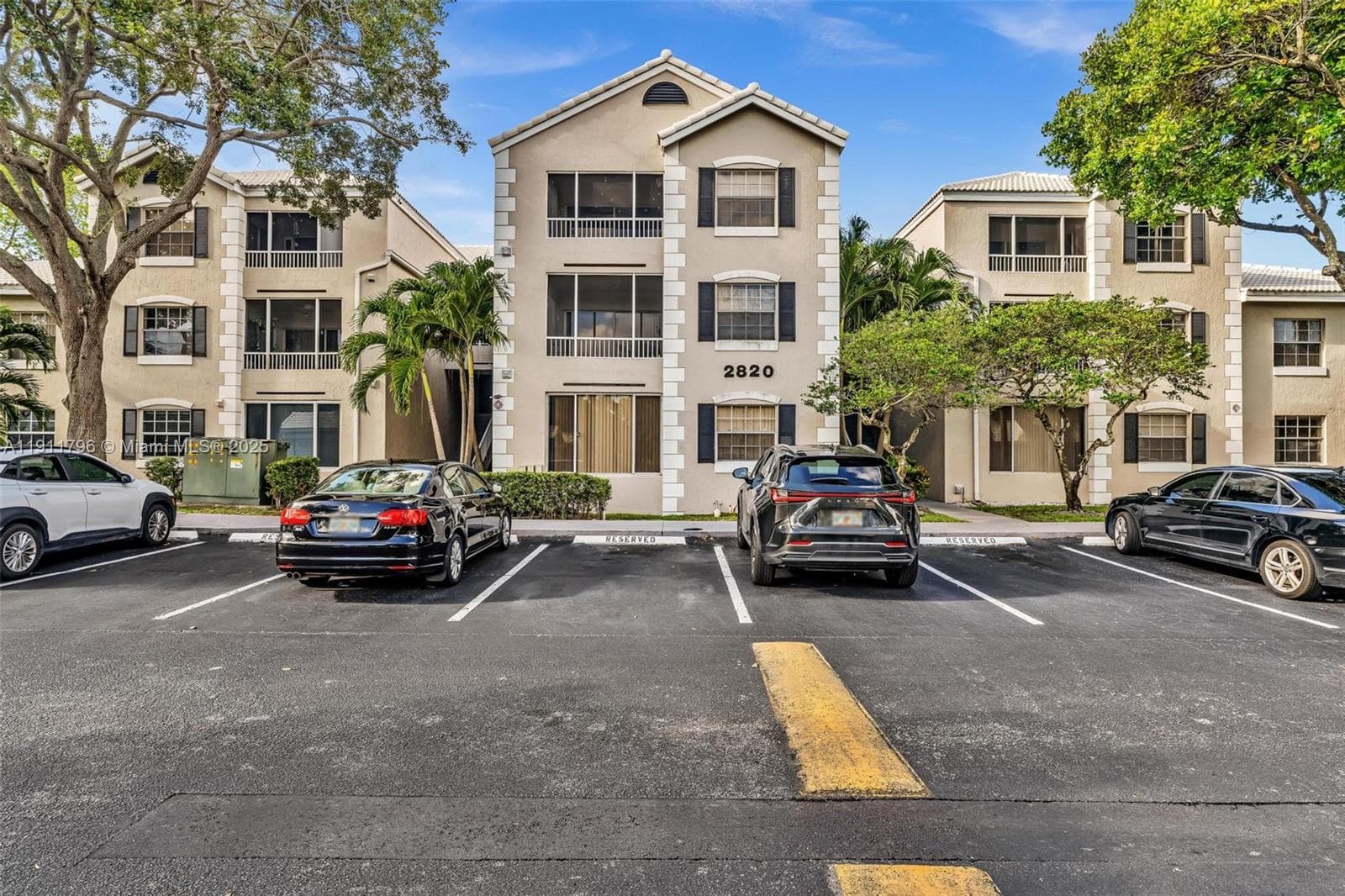 LAKEVIEW CLUB CONDO · #208 in Oakland Park - Photo 48
