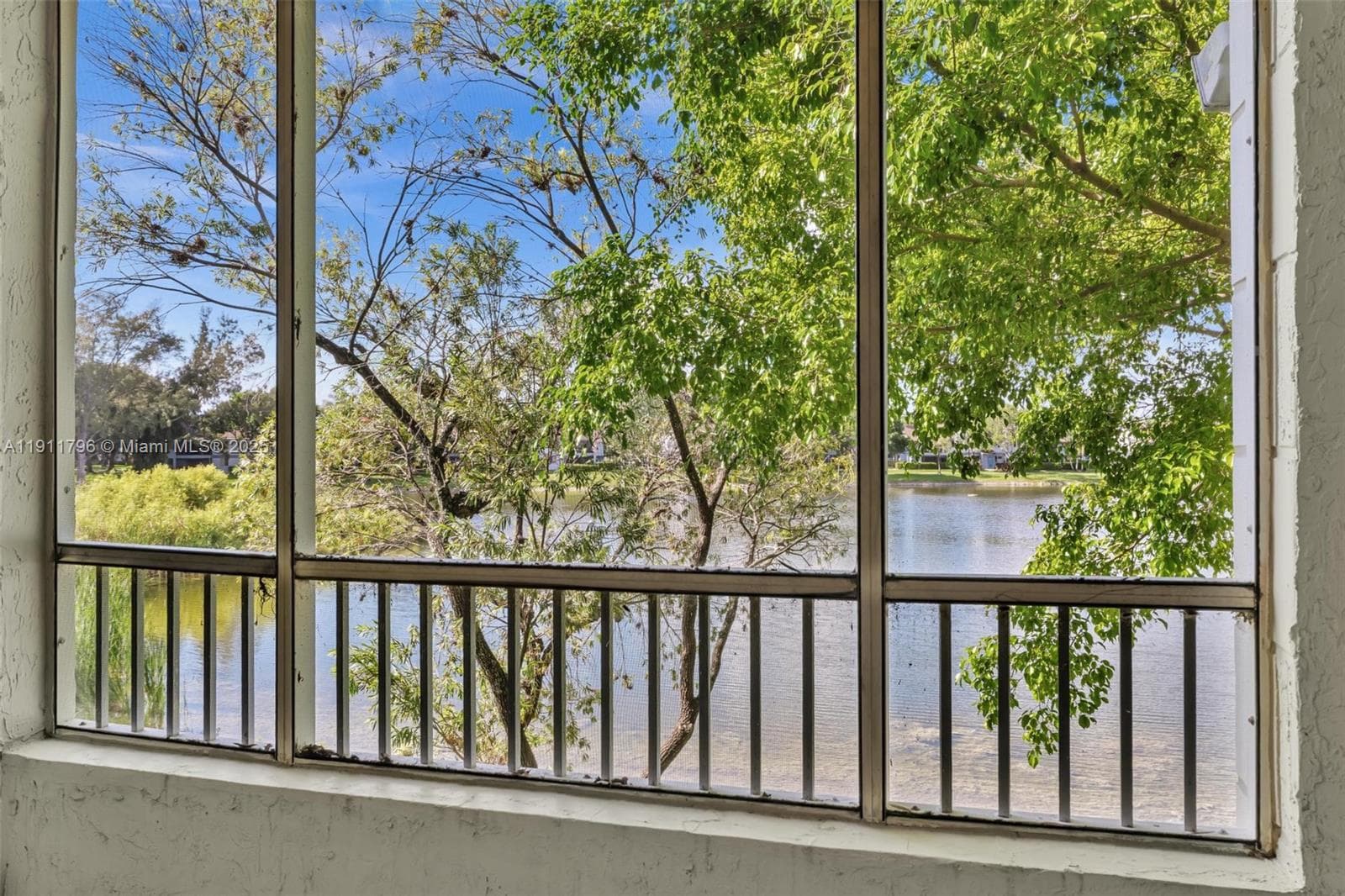 LAKEVIEW CLUB CONDO · #208 in Oakland Park - Photo 25